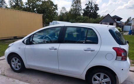Toyota Yaris III рестайлинг, 2010 год, 570 000 рублей, 3 фотография
