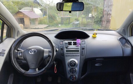 Toyota Yaris III рестайлинг, 2010 год, 570 000 рублей, 4 фотография