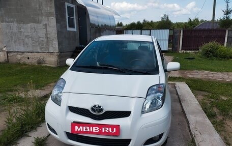 Toyota Yaris III рестайлинг, 2010 год, 570 000 рублей, 2 фотография