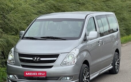 Hyundai Grand Starex Grand Starex I рестайлинг 2, 2015 год, 2 390 000 рублей, 2 фотография