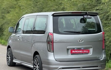 Hyundai Grand Starex Grand Starex I рестайлинг 2, 2015 год, 2 390 000 рублей, 12 фотография