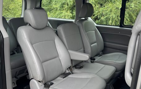 Hyundai Grand Starex Grand Starex I рестайлинг 2, 2015 год, 2 390 000 рублей, 23 фотография