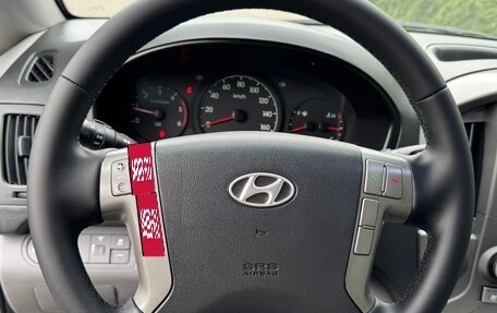 Hyundai Grand Starex Grand Starex I рестайлинг 2, 2015 год, 2 390 000 рублей, 32 фотография