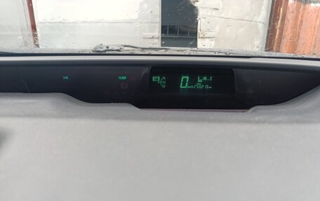 Toyota Prius, 2010 год, 550 000 рублей, 10 фотография
