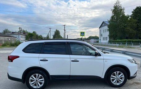Mitsubishi Outlander III рестайлинг 3, 2015 год, 1 600 000 рублей, 5 фотография