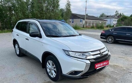 Mitsubishi Outlander III рестайлинг 3, 2015 год, 1 600 000 рублей, 2 фотография