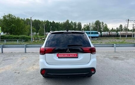 Mitsubishi Outlander III рестайлинг 3, 2015 год, 1 600 000 рублей, 6 фотография