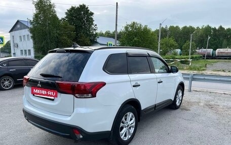 Mitsubishi Outlander III рестайлинг 3, 2015 год, 1 600 000 рублей, 3 фотография
