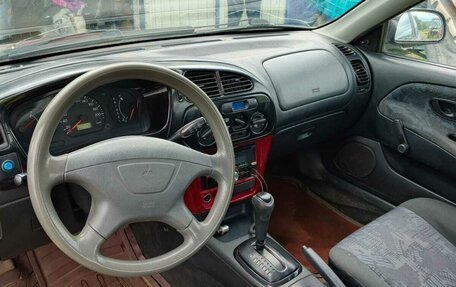 Mitsubishi Mirage VI рестайлинг, 2000 год, 300 000 рублей, 2 фотография