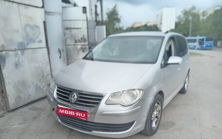 Volkswagen Touran III, 2008 год, 333 333 рублей, 1 фотография