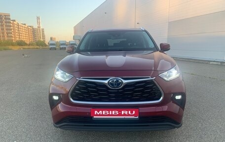 Toyota Highlander, 2020 год, 3 850 000 рублей, 2 фотография
