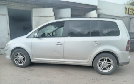 Volkswagen Touran III, 2008 год, 333 333 рублей, 2 фотография