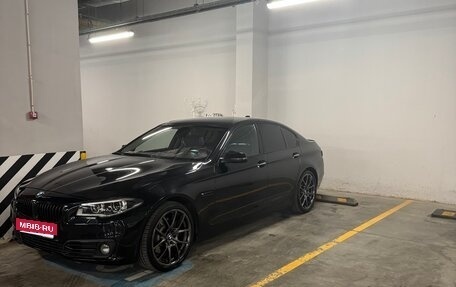 BMW 5 серия, 2014 год, 2 600 000 рублей, 2 фотография