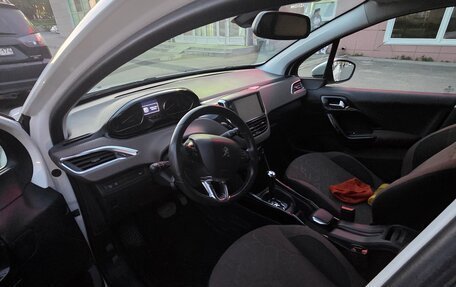 Peugeot 2008 II, 2014 год, 900 000 рублей, 8 фотография