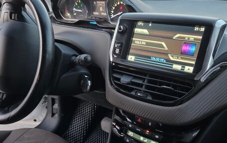 Peugeot 2008 II, 2014 год, 900 000 рублей, 7 фотография