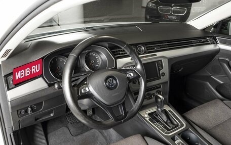 Volkswagen Passat B8 рестайлинг, 2016 год, 1 886 800 рублей, 3 фотография