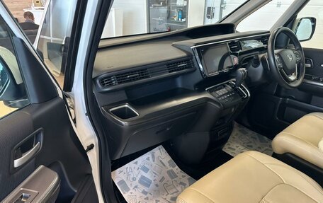 Honda Stepwgn IV, 2017 год, 2 649 900 рублей, 12 фотография