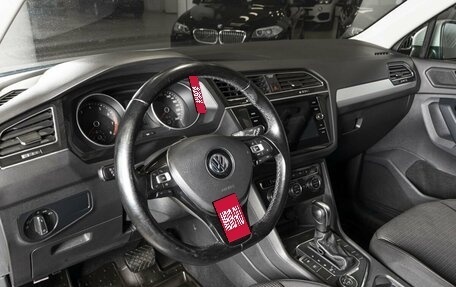 Volkswagen Tiguan II, 2020 год, 2 300 000 рублей, 3 фотография