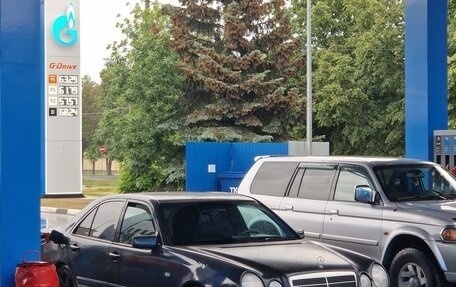 Mercedes-Benz E-Класс, 1996 год, 350 000 рублей, 1 фотография