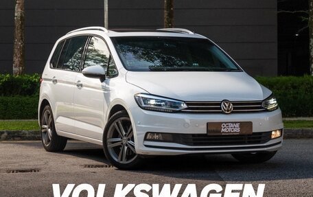 Volkswagen Touran III, 2021 год, 1 700 000 рублей, 1 фотография