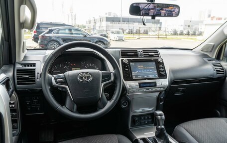 Toyota Land Cruiser Prado 150 рестайлинг 2, 2020 год, 5 394 000 рублей, 6 фотография
