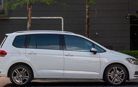 Volkswagen Touran III, 2021 год, 1 700 000 рублей, 4 фотография