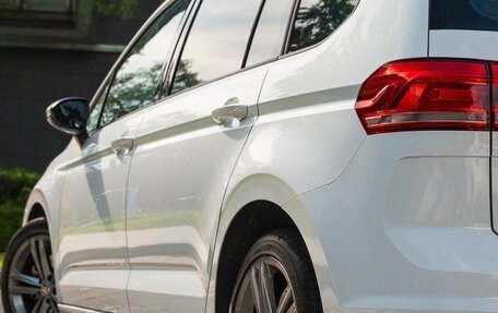 Volkswagen Touran III, 2021 год, 1 700 000 рублей, 6 фотография