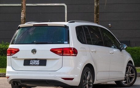 Volkswagen Touran III, 2021 год, 1 700 000 рублей, 7 фотография