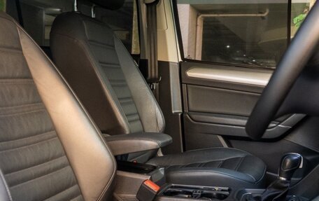 Volkswagen Touran III, 2021 год, 1 700 000 рублей, 9 фотография