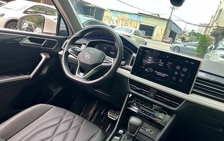 Volkswagen Tiguan II, 2021 год, 2 180 000 рублей, 9 фотография
