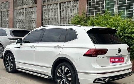 Volkswagen Tiguan II, 2021 год, 2 180 000 рублей, 3 фотография