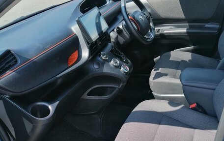 Toyota Sienta II, 2020 год, 1 699 000 рублей, 13 фотография