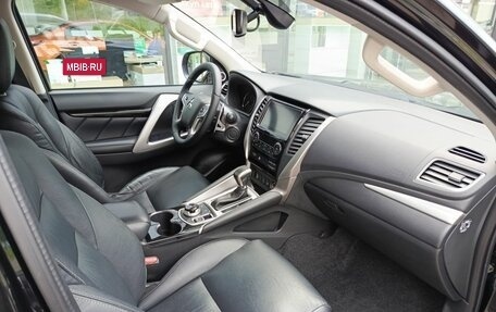 Mitsubishi Pajero Sport III рестайлинг, 2018 год, 3 073 000 рублей, 13 фотография