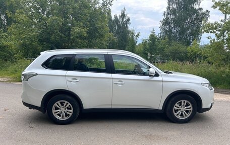 Mitsubishi Outlander III рестайлинг 3, 2014 год, 1 450 000 рублей, 4 фотография