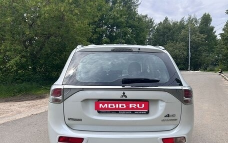 Mitsubishi Outlander III рестайлинг 3, 2014 год, 1 450 000 рублей, 5 фотография