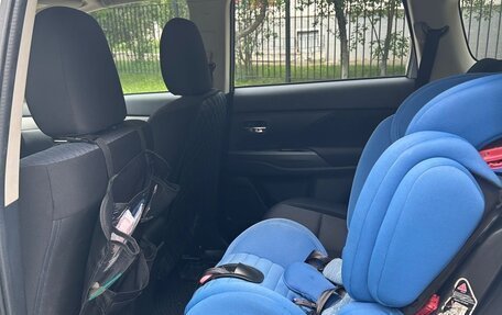 Mitsubishi Outlander III рестайлинг 3, 2014 год, 1 450 000 рублей, 10 фотография