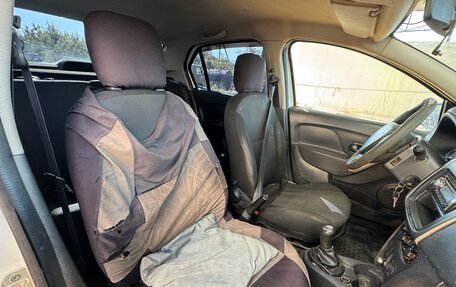 Renault Logan II, 2014 год, 250 000 рублей, 13 фотография