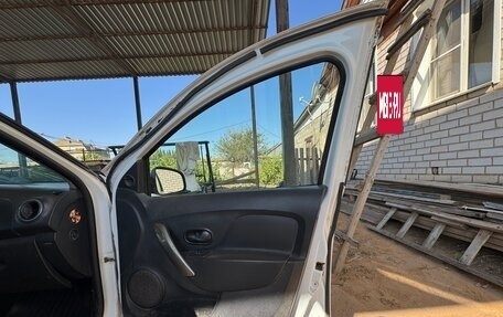 Renault Logan II, 2014 год, 250 000 рублей, 14 фотография