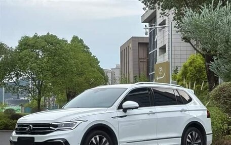 Volkswagen Tiguan II, 2021 год, 2 180 000 рублей, 3 фотография