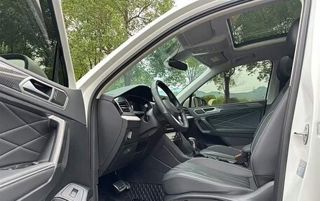 Volkswagen Tiguan II, 2021 год, 2 180 000 рублей, 8 фотография