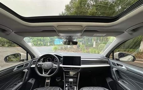 Volkswagen Tiguan II, 2021 год, 2 180 000 рублей, 7 фотография