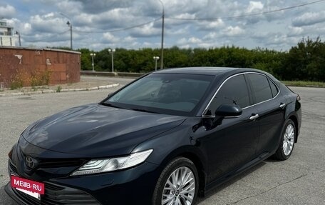 Toyota Camry, 2020 год, 2 600 000 рублей, 2 фотография