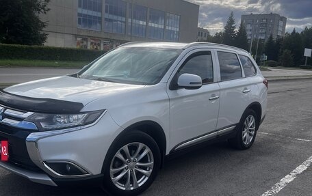 Mitsubishi Outlander III рестайлинг 3, 2016 год, 2 000 000 рублей, 4 фотография