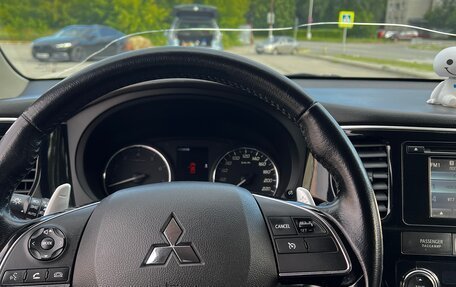Mitsubishi Outlander III рестайлинг 3, 2016 год, 2 000 000 рублей, 7 фотография