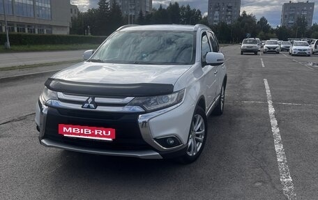 Mitsubishi Outlander III рестайлинг 3, 2016 год, 2 000 000 рублей, 3 фотография