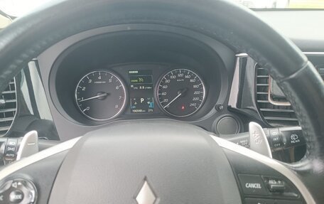 Mitsubishi Outlander III рестайлинг 3, 2014 год, 1 099 000 рублей, 9 фотография