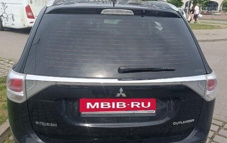 Mitsubishi Outlander III рестайлинг 3, 2014 год, 1 099 000 рублей, 10 фотография