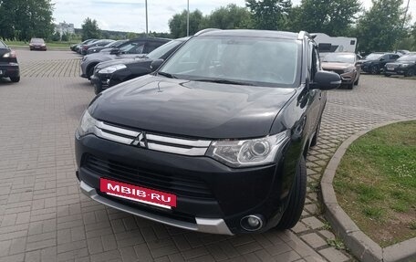 Mitsubishi Outlander III рестайлинг 3, 2014 год, 1 099 000 рублей, 11 фотография