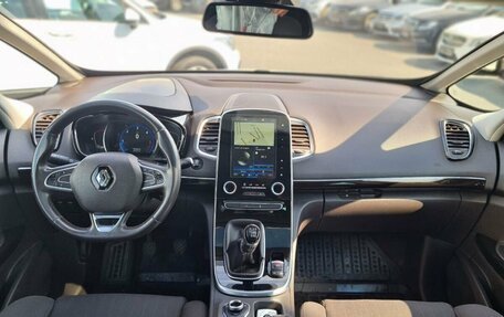 Renault Espace V рестайлинг, 2017 год, 1 770 000 рублей, 11 фотография