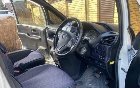 Toyota Noah III, 2015 год, 1 620 000 рублей, 6 фотография